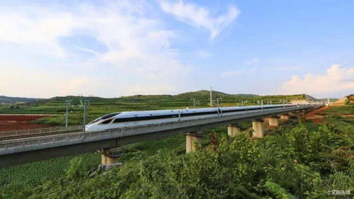 云南鐵路實(shí)施“高峰圖”服務(wù)，全力應(yīng)對(duì)超長(zhǎng)版黃金周220萬(wàn)人次客流挑戰(zhàn)