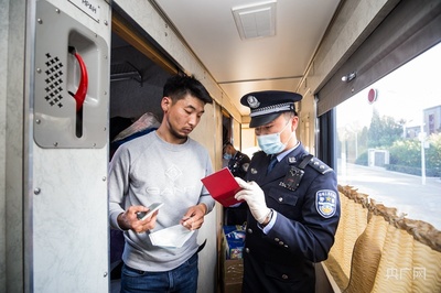 二連浩特口岸年進(jìn)出境人數(shù)首次突破100萬(wàn)大關(guān)